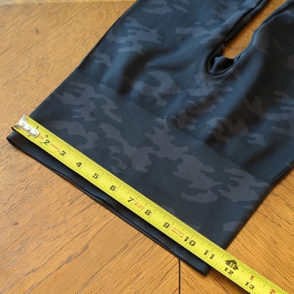 Spanx Look At Me Now Camouflage Seamless Leggings - Picture 5 of 7
